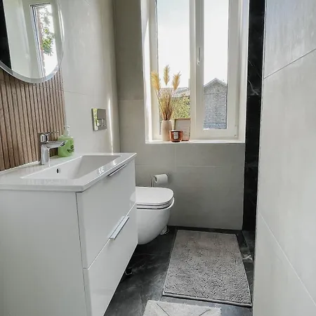 Cosy Flat In Near & Center